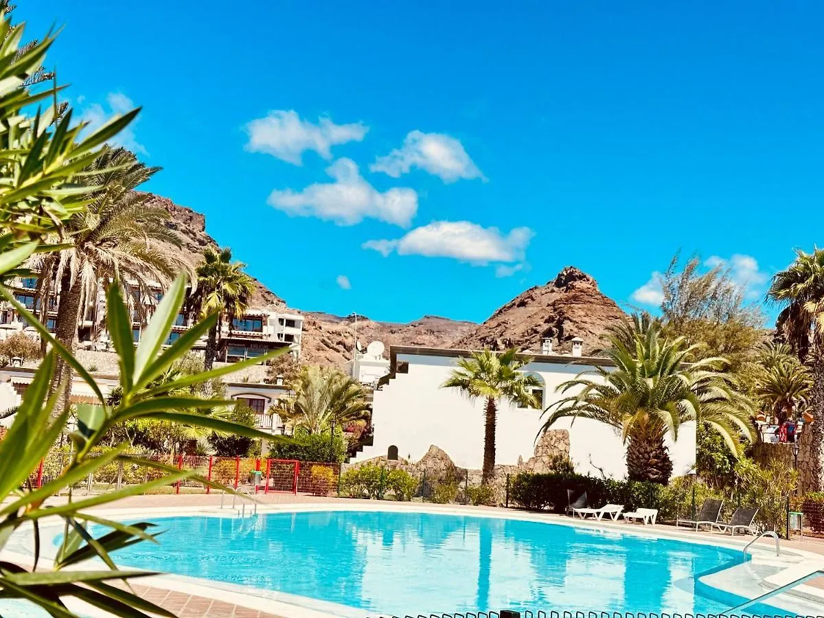 Playa Del Cura - Spacious Beachside Apartment