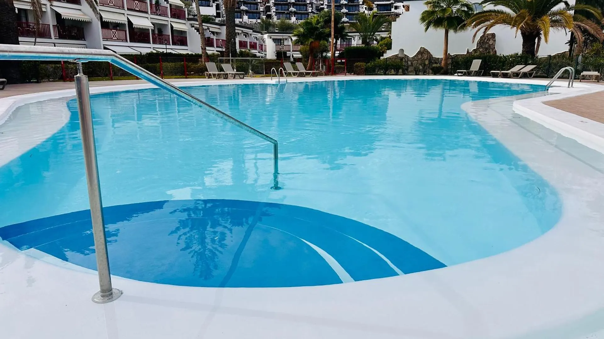 Playa Del Cura - Spacious Beachside Apartment
