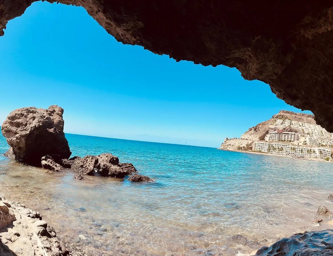 Playa Del Cura - Spacious Beachside Apartment