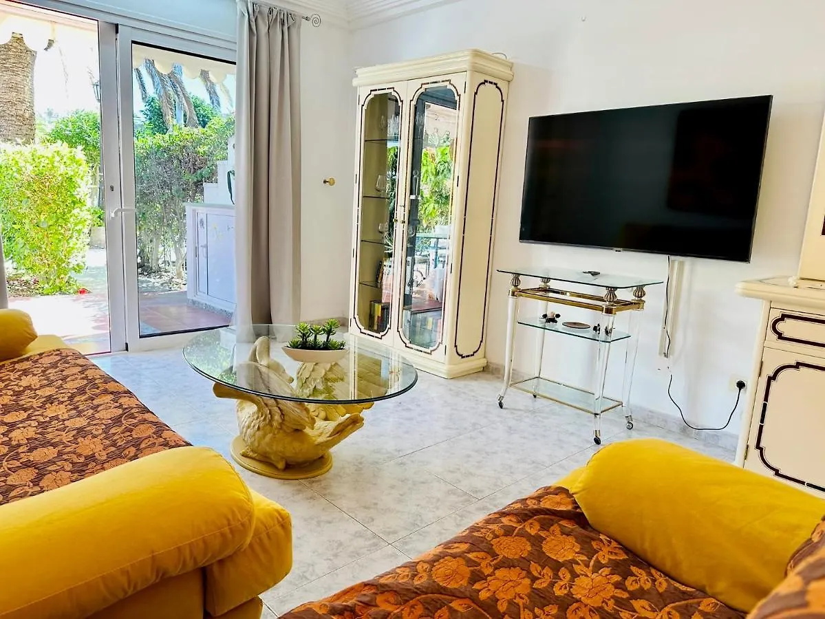 Playa Del Cura - Spacious Beachside Apartment
