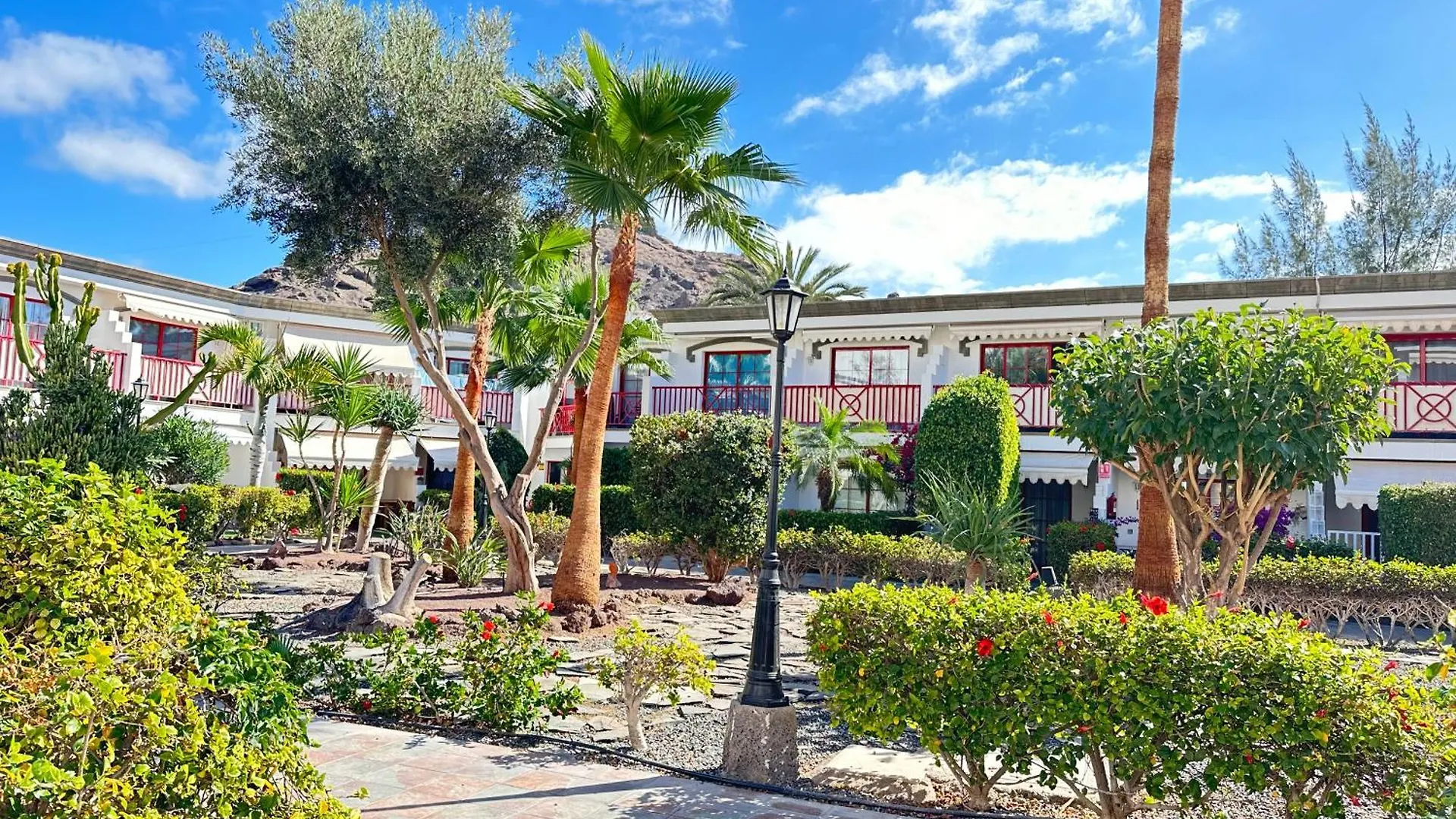 Playa Del Cura - Spacious Beachside Apartment Spain