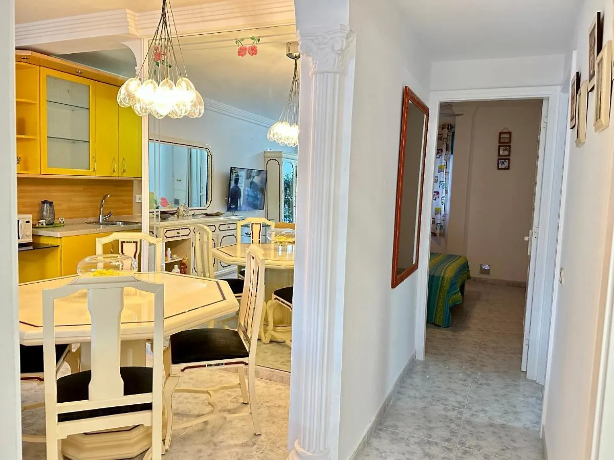 Playa Del Cura - Spacious Beachside Apartment  플라야델쿠라