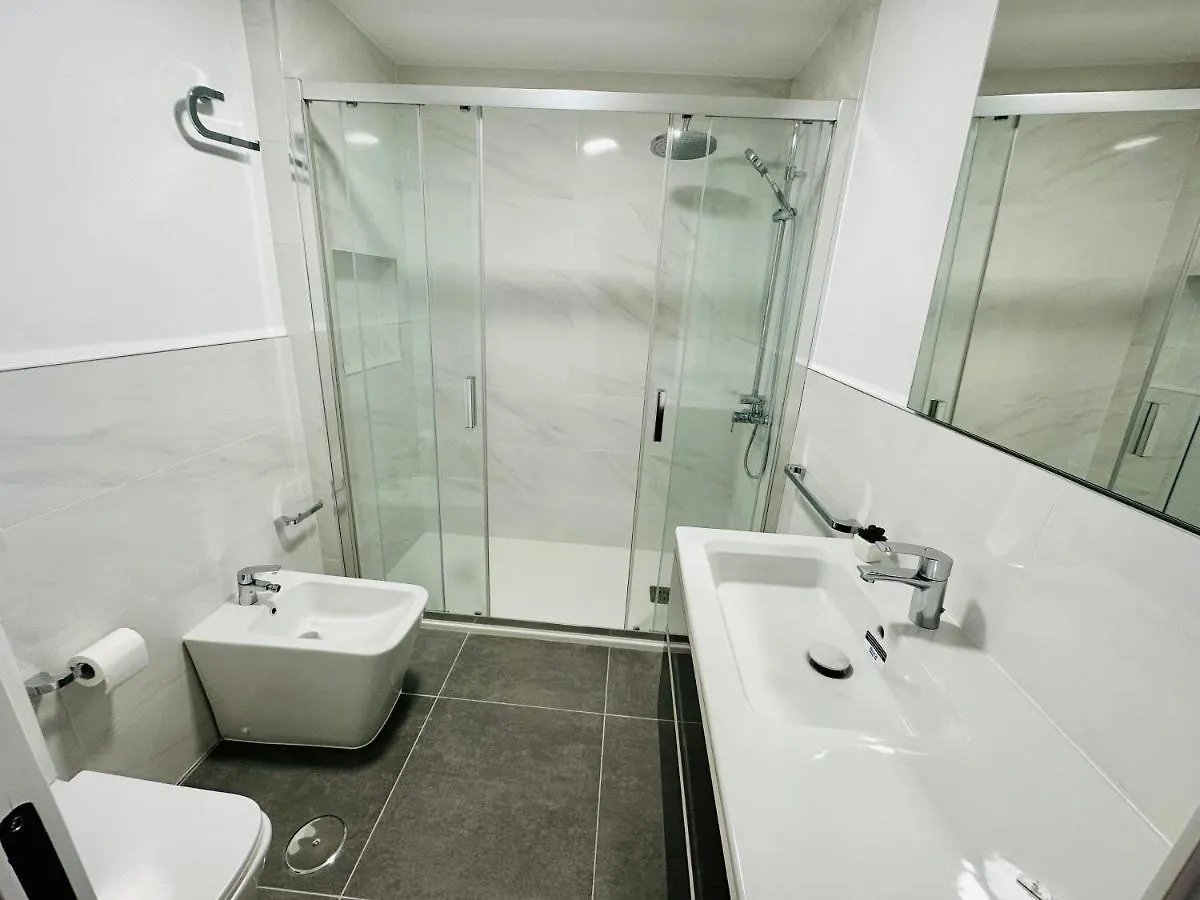 Playa Del Cura - Spacious Beachside Apartment  플라야델쿠라