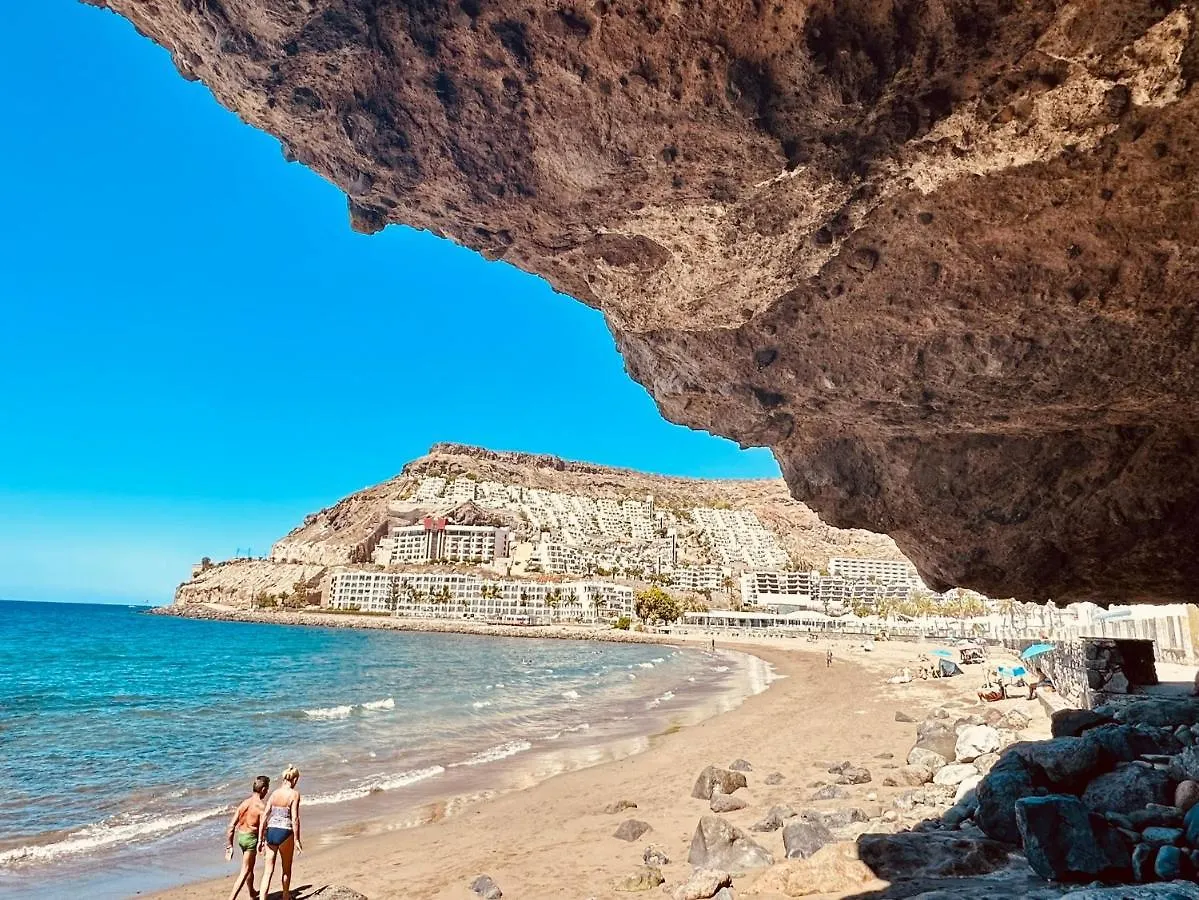 Playa Del Cura - Spacious Beachside Apartment 0*, 플라야델쿠라