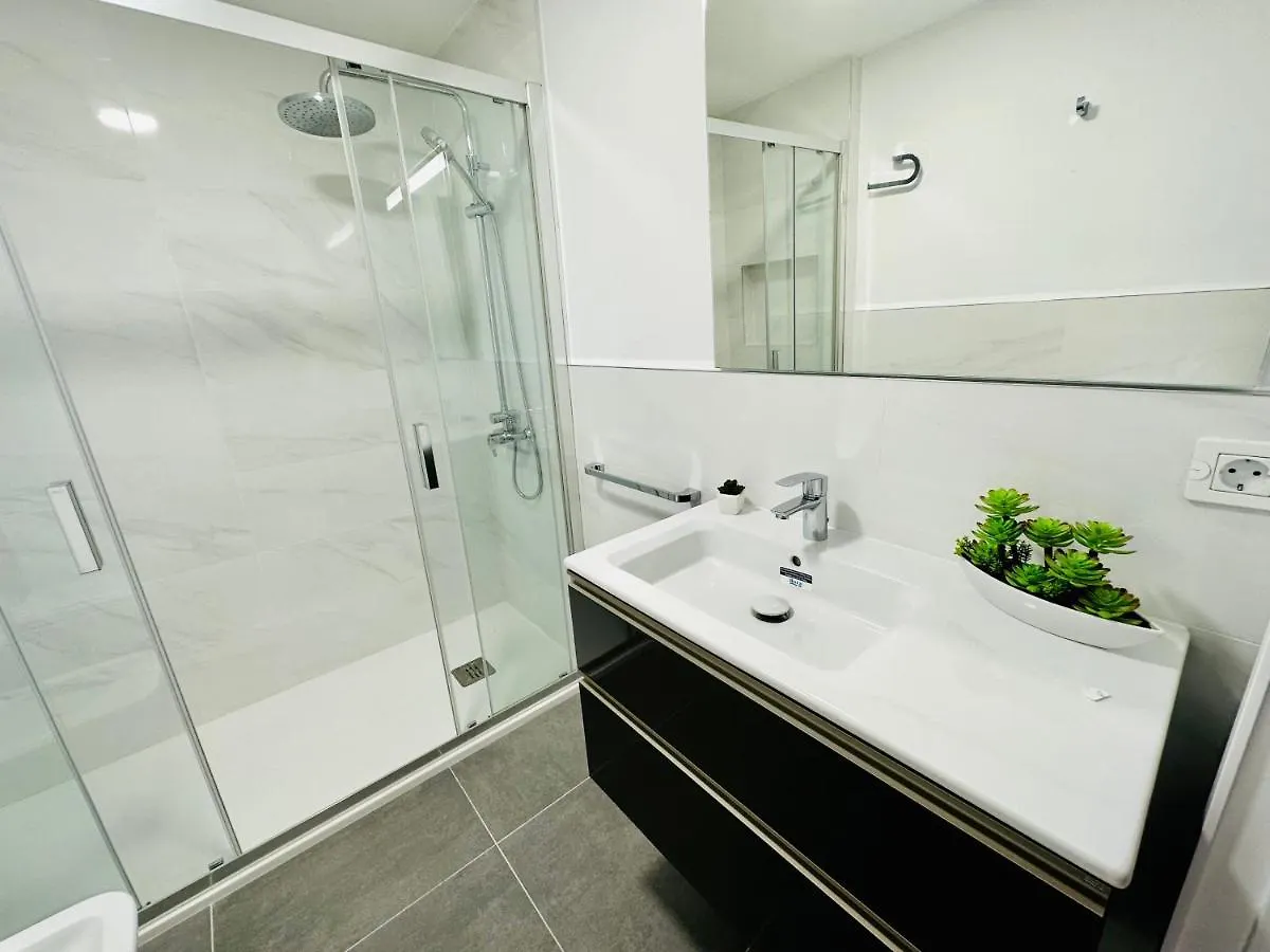 Playa Del Cura - Spacious Beachside Apartment