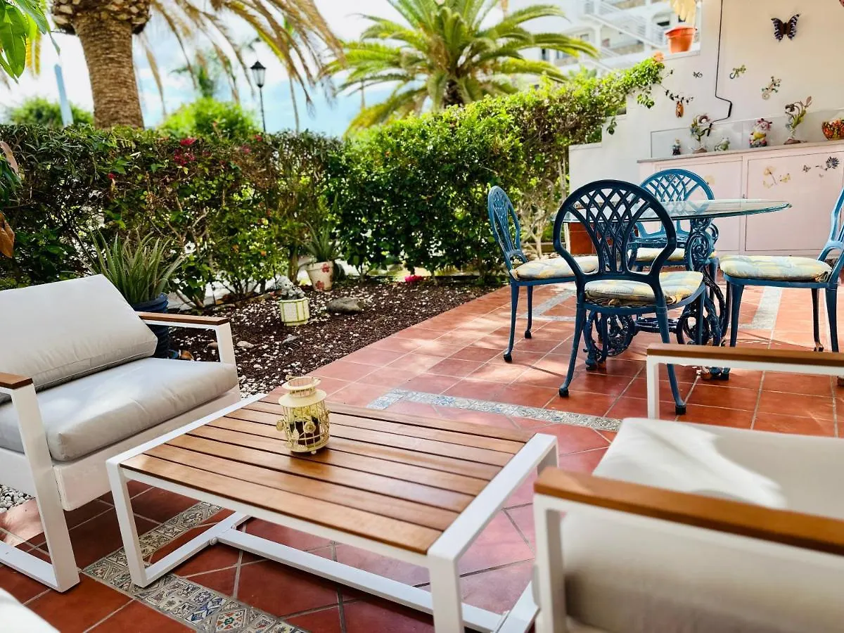 Playa Del Cura - Spacious Beachside Apartment
