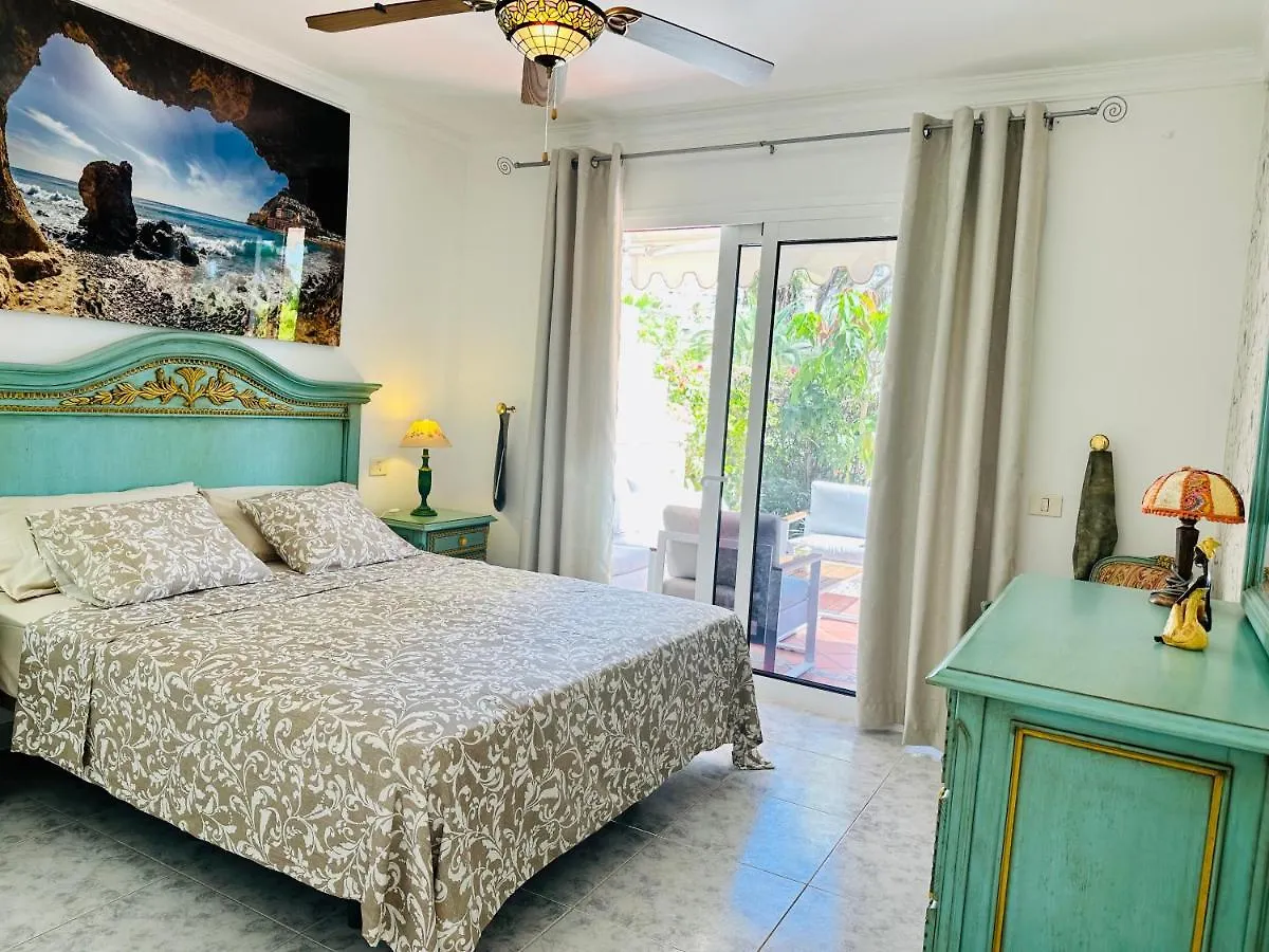 Playa Del Cura - Spacious Beachside Apartment