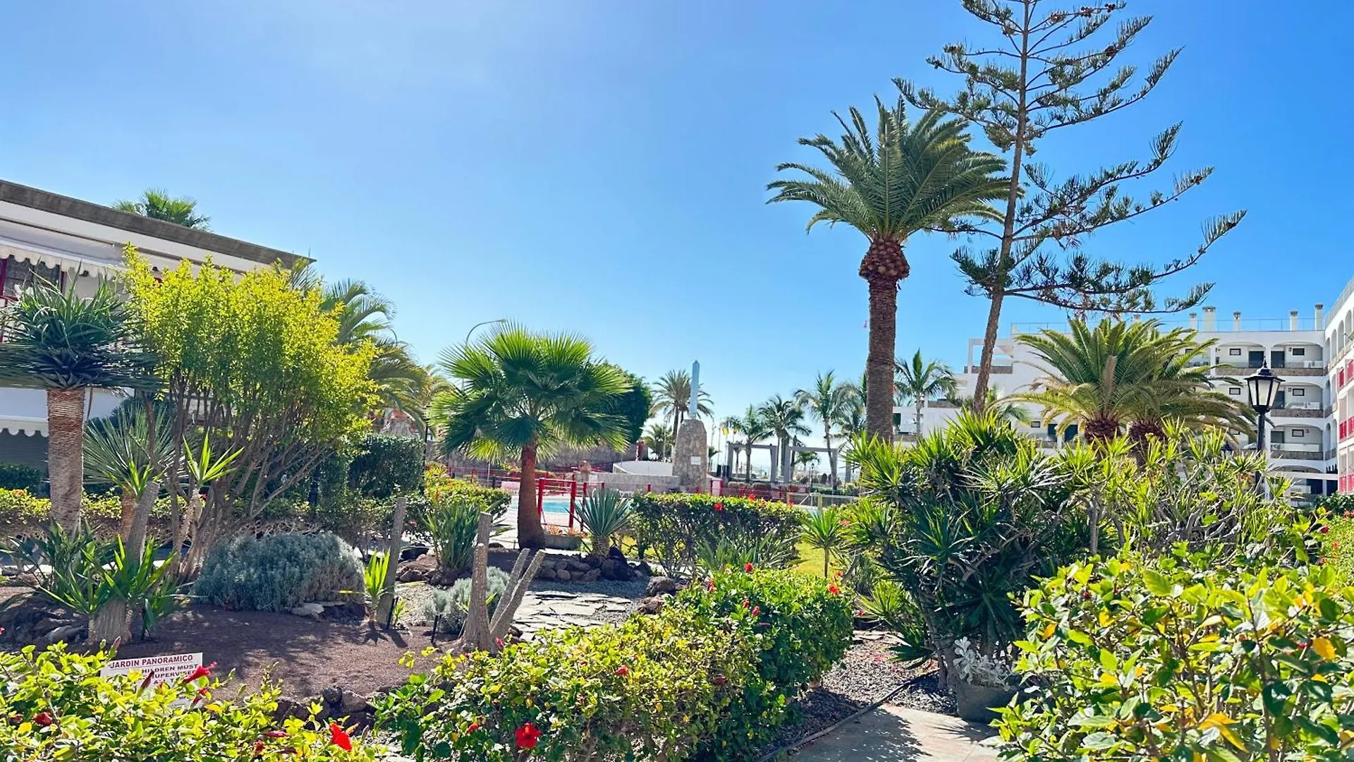 Playa Del Cura - Spacious Beachside Apartment